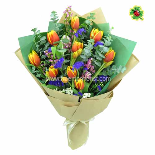 orange tulip bouquet